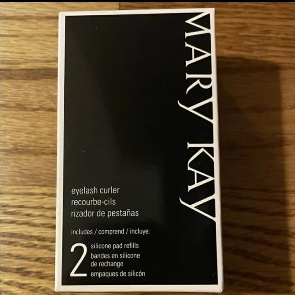 MARY KAY EYELASH CURLER - NEW!